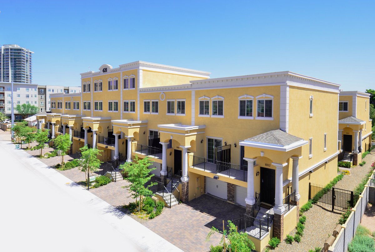 421W6th's tweet photo. When we say we are in the heart of #Downtown #Tempe, we mean it! Make your daily commute quick and easy when you're a resident at 4 Twenty One West.
#Arizona #Living #Townhomes #ForSale #NowSelling #GatedCourtyard #VerticalLiving #Realtor #AZRealEstate #house #ASU #MillAvenue https://t.co/yhdJmqUqLO
