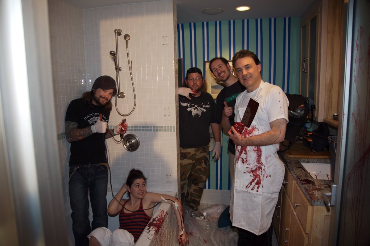 DriveInHorror's tweet photo. Just another date at the office! π₯ #horror #movies #DIHS #driveinhorror #MondayMotivation https://t.co/KO6TrobSJe