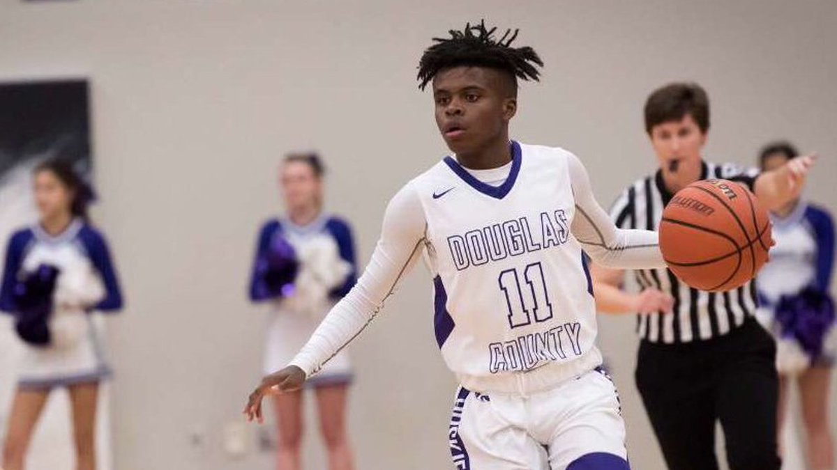 Ex-NBA guard Earl Boykins has a son that is also 5-foot-5 and the young man has game just like his pop! 🔥

Video: t.maxpreps.com/2BFQIo1