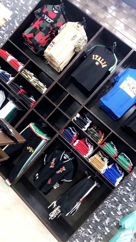 getrightkam's tweet photo. support black businesses! right off Springhill! #251 https://t.co/3xQDjBJBVW