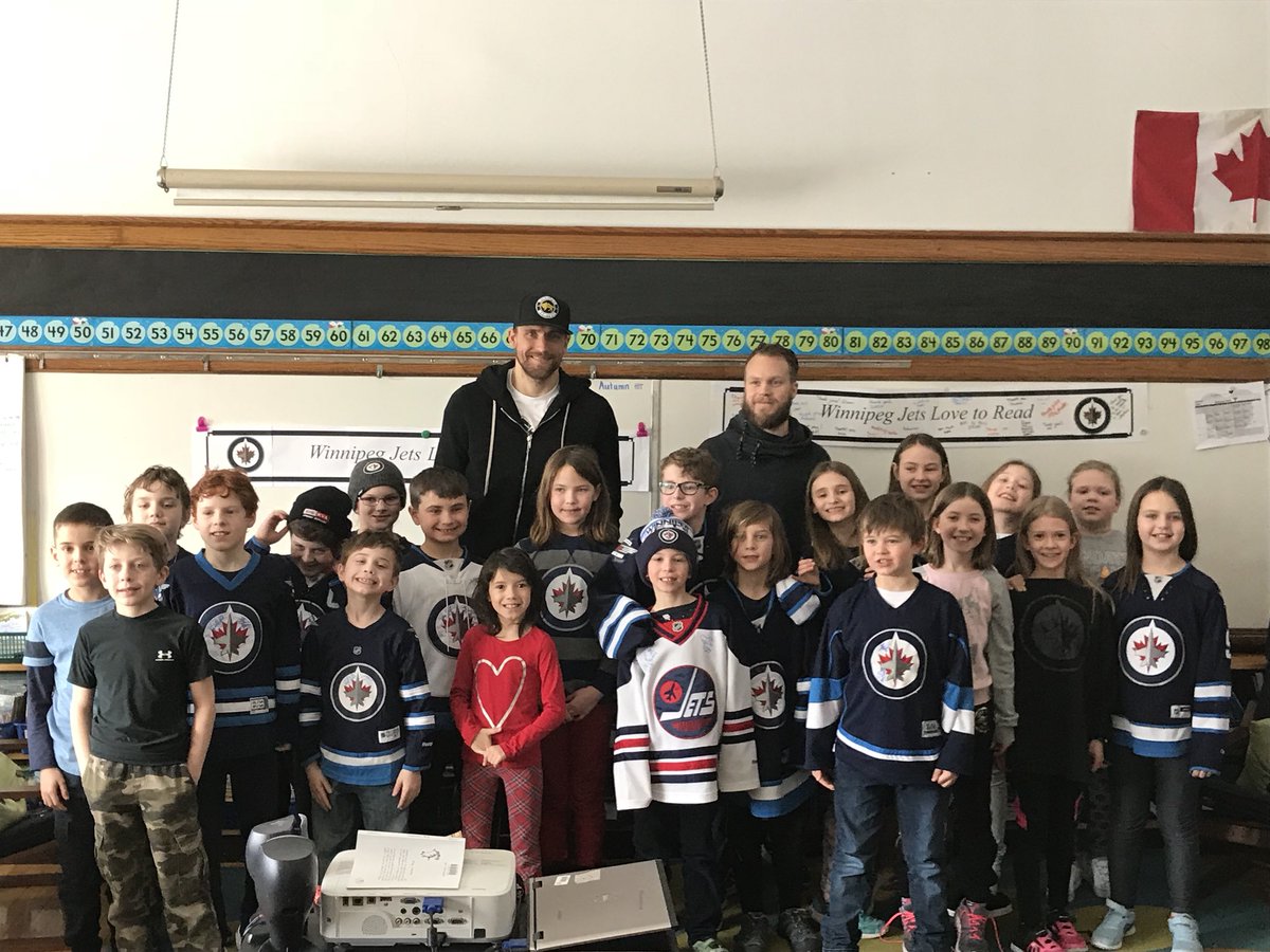 tderosefoderaro's tweet photo. Room 3 Ss were thrilled to have Wheeler and Enstrom read to us today.  Thank you WVN for submitting to Reading Takes Flight. #readingtakesflight #truenorth #WinnipegJets #Ilovetoread2018 @queenstonschool @WinnipegSD https://t.co/7HM99vuMDz