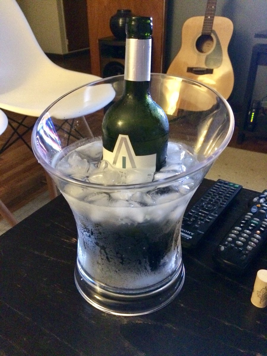 Diego (@exabogado) on Twitter photo Llegué de trabajar y abrí este Sauvignon Blanc de altura (2590 msnm) de <a href="/Altupalka/">Bodega Altupalka</a> Llegué de trabajar y abrí este Sauvignon Blanc de altura (2590 msnm) de <a href="/Altupalka/">Bodega Altupalka</a>