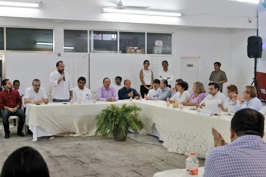 SeleneMollined's tweet photo. Un productivo diálogo resultó del encuentro entre la estructura estatal y territorial del Sector Popular de Tabasco con nuestra Precandidata al gobierno del Estado, Dip. Lic. Georgina Trujillo Zentella. https://t.co/uvqChHWPjw