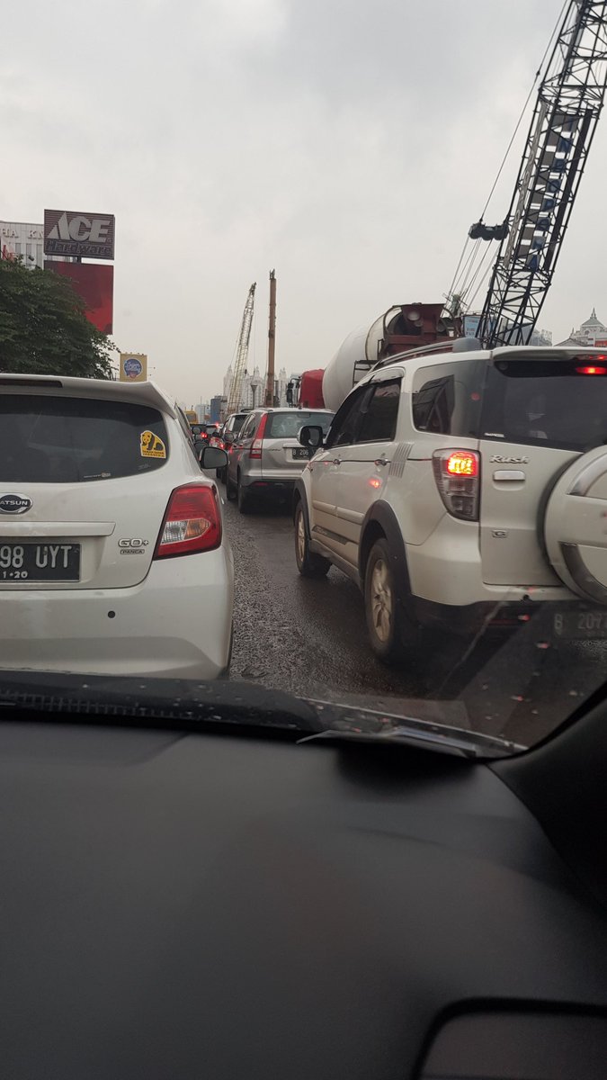 Macet dr Bunderan kelapa gading arah MOI karena tinggal satu jalur, cuaca mendung tebal <a href="/TMCPoldaMetro/">TMC Polda Metro Jaya</a> <a href="/SonoraFM92/">Radio Sonora Jakarta</a>