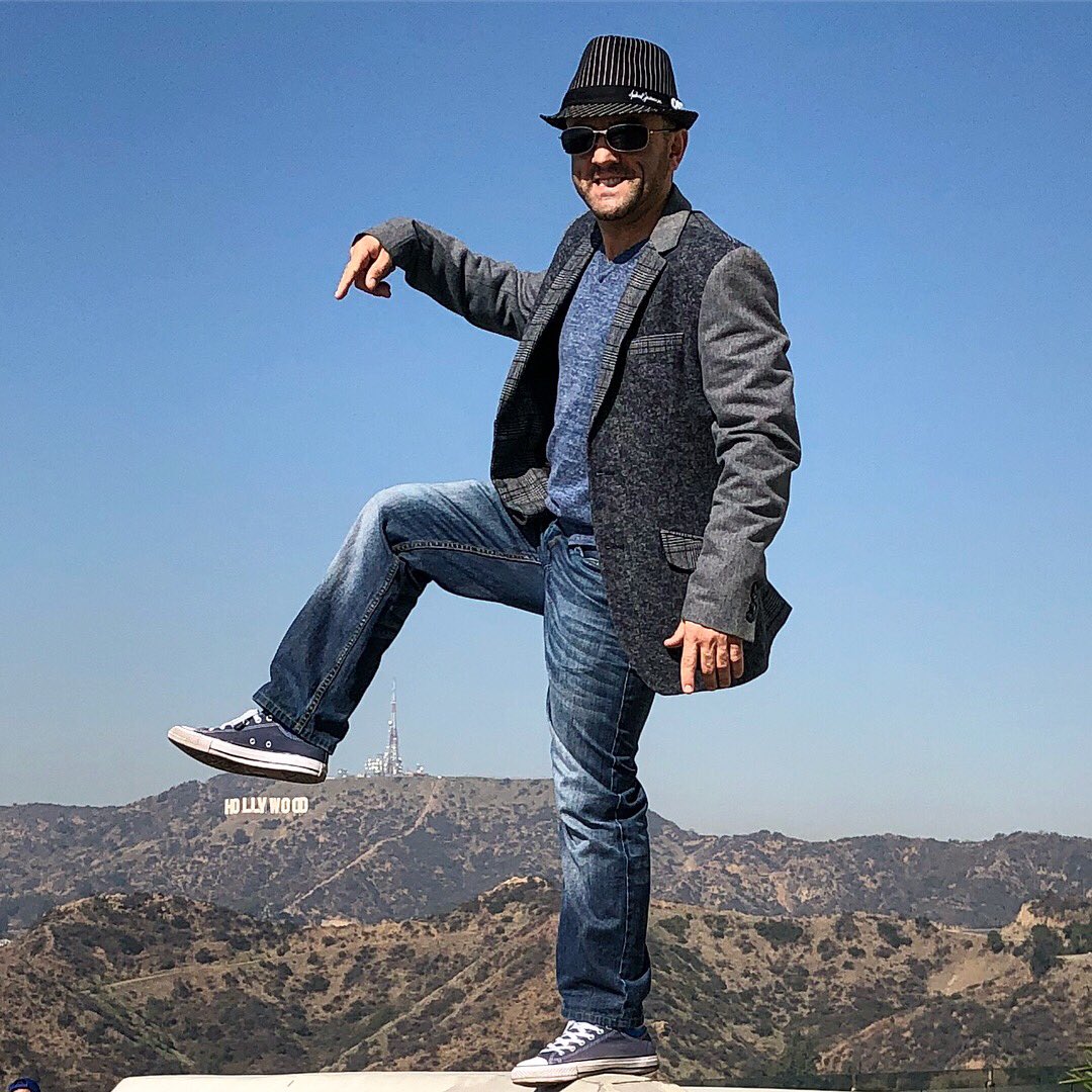 freeladderman's tweet photo. I climb on hollywood sign 🎬#hollywood #california #climb #mountlee #uzeyernovruzov https://t.co/KN45MG6NVJ