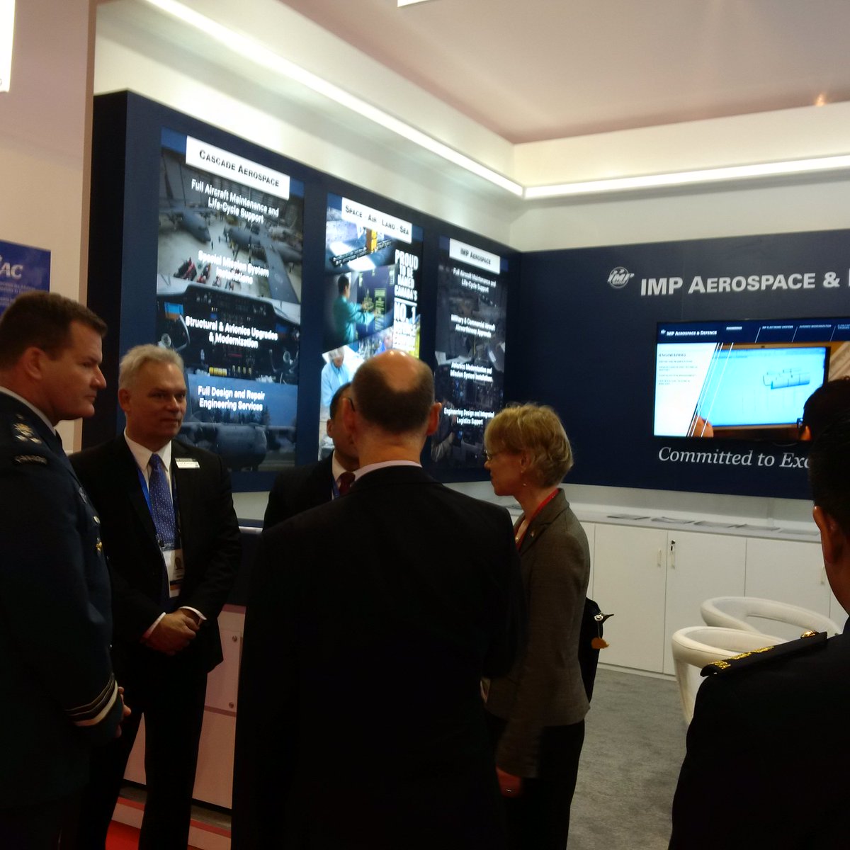 FrankQuah's tweet photo. HOM H.E.  Lynn McDonald  visited the Cdn pavilion (U96)@SGAirshow2018 with Lt-General Hood met the Cdn exhibitors https://t.co/LQIFaLYIwx