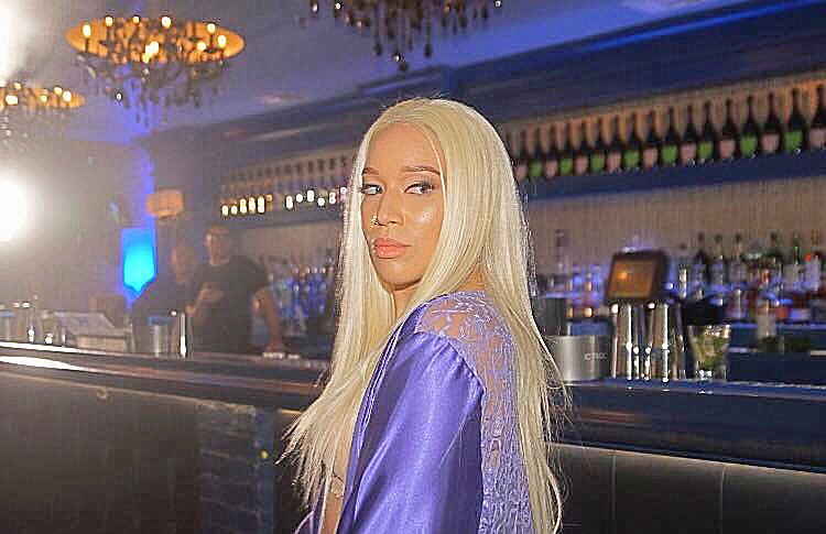 QueenEnvyRee's tweet photo. #fashion Runway Photoshoots #WinterInTheFrenchQuarter Fashion show with Forbes Agency, im Modeling for Seam25 fashion... I’m the snow ❄️ QueenElsa 👑 #lace #vogue #ModelKPPolice #fashion Black Girl Blonde Hair #gorgeous https://t.co/PJPWrmtPT1