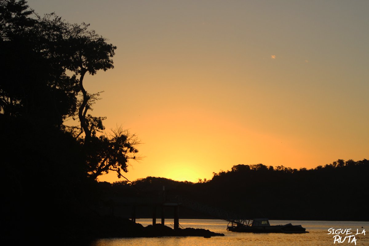 Así recibimos nuestro primer amanecer, repleto de buena vibra y diversión #Panama #Chiriquí #bocachica #siguelaruta
