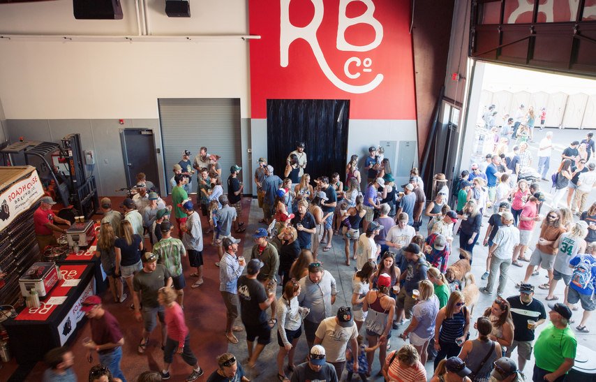 Roadhouse Brewing Co., Bridger Brewing collaborate on Mountain Jam Vol. 1 Hazy IPA

beerpulse.com/2018/02/roadho… #WYbeer #wyomingbeer #MTbeer #montanabeer #roadhousebeer #hazyipa #bridgerbrewing #beernews <a href="/bridgerbrewing/">Bridger Brewing</a> <a href="/roadhousebeer/">Roadhouse Brewing Co</a>