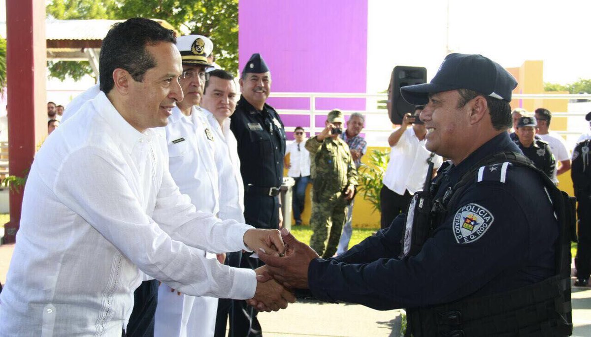 CarlosJoaquin's tweet photo. Invertimos en equipamiento, infraestructura tecnológica y en 315 patrullas para fortalecer la presencia policial en todo el Estado. A través de la @SSP_QROO trabajamos para brindar mayor seguridad y vigilancia a las familias quintanarroenses. https://t.co/J49Txuu7Tq