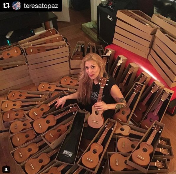 bananasatlarge's tweet photo. When no one else could, we were happy to say yes! 101 Mahalo Ukuleles prepped and ready to go for a YouTube music event !! repost @teresatopaz #bananasatlarge #mahalo #mahaloukulele #youtuber #writemusic #ukelele https://t.co/iPH6ymAiYZ