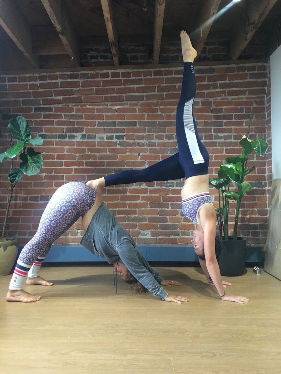 TheSweatGuru's tweet photo. Sweat with your friends anywhere on the @gixofit app - plus, live coaches, effective workouts, and the motivation to sweat! SALE: Get 30% off   when you sign up here: https://t.co/sIFNE2VGXG. Offer ends 2.5 at 11:59 pm PT. #IAmLimitless #gixofit #sweatpinkpartner #ad #sweatpink https://t.co/t6CWFl95u3