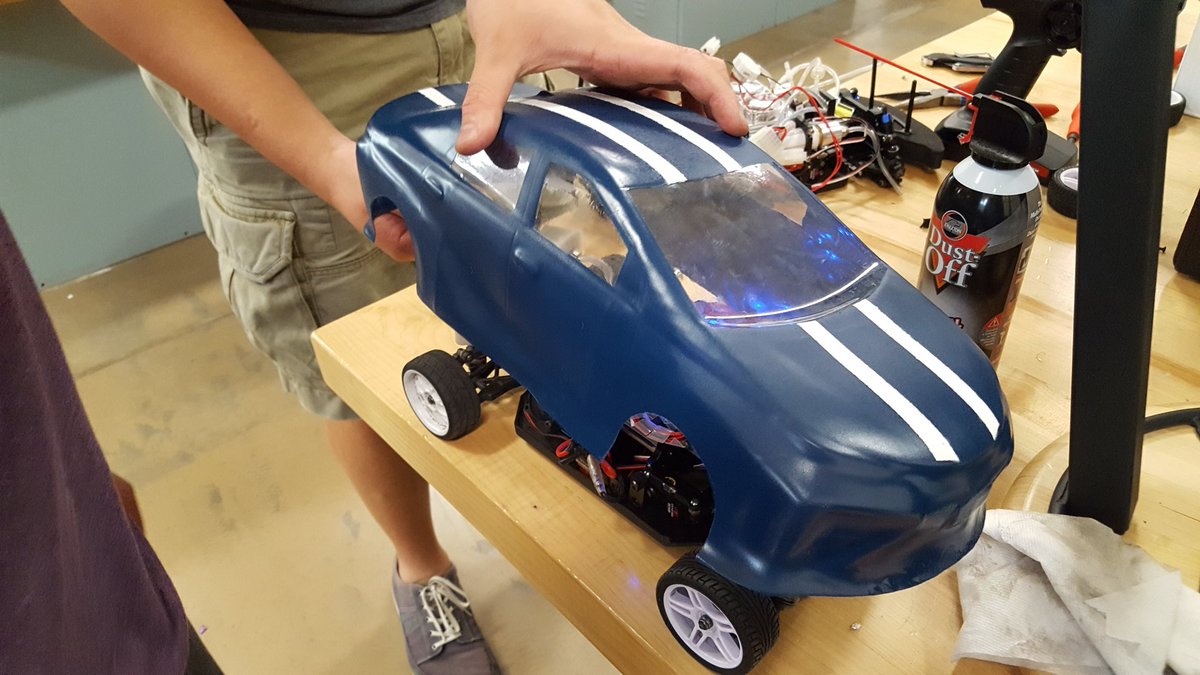 tinhtranUNITE's tweet photo. #UNITE #H2AC team fine tunes placement of #hydrostiks for competitive advantage in race using #3dprinted part designed on @autodesk #fusion360 #hydrogen #fuelcell @horizonedugroup https://t.co/DTtmq291kq