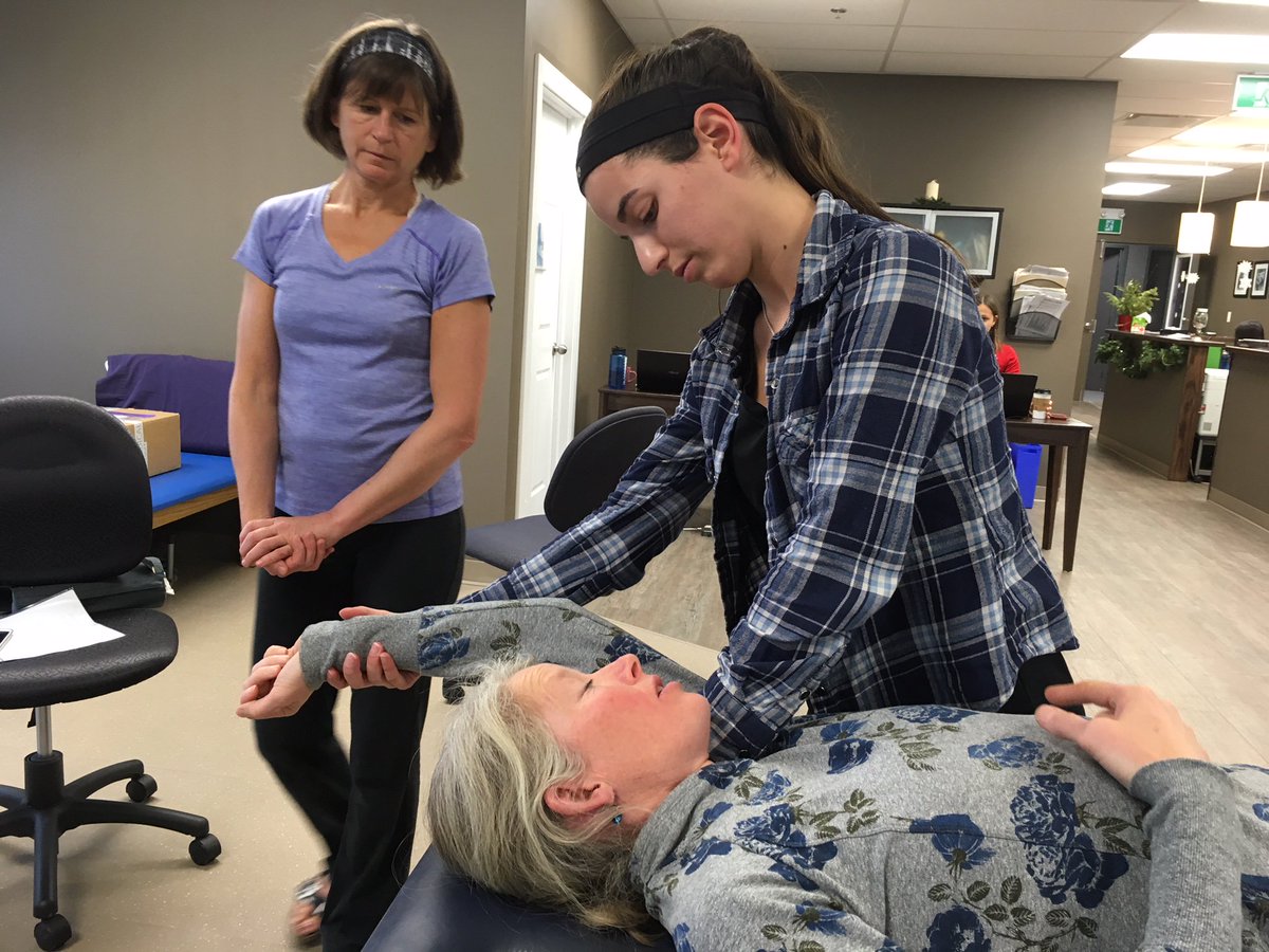 Maximumphysio's tweet image. Always learning, always teaching. Join our team of mentors today! Reach out to us for more info on how to apply.