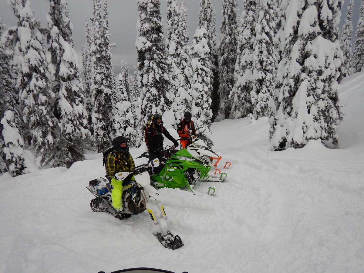 snoriders's tweet photo. Calling all SNOW BIKERS! This month, our popular #Hotshots contest features a #snowbike theme! Enter photos and/or videos for your chance to win this rugged and waterproof Fender Bag from @GiantLoopSnow https://t.co/xFjxHngXMR https://t.co/vQQAg6MGr8