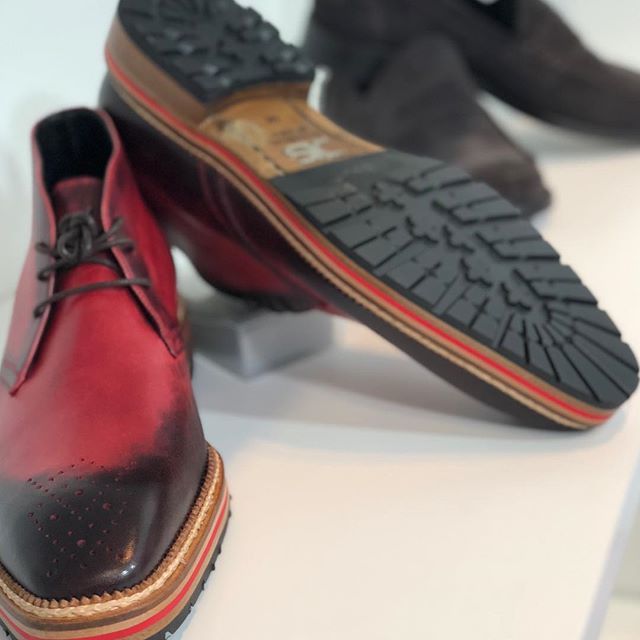 DesignITShoesJP's tweet photo. 雪国でもお洒落は大切！！カスタマイズシューズならソールをビブラムソールにする事で雪対策もバッチリ！#disを履く #ビブラムソール #シューズフロムイタリー #お洒落男子 #雪国コーデ https://t.co/mHhm4GtPo3 https://t.co/4eieXggRiL