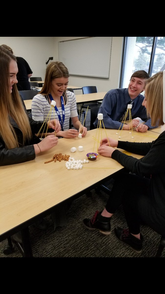 EOU_NMC's tweet photo. Had a blast running the "Leadership &amp; Teamwork" workshop yesterday for the FBLA regional competition. High school students... interested in a $1000 scholarship opportunity?!?! See the last picture! #GoEou #EOUNMC https://t.co/GYnUZXqVdb