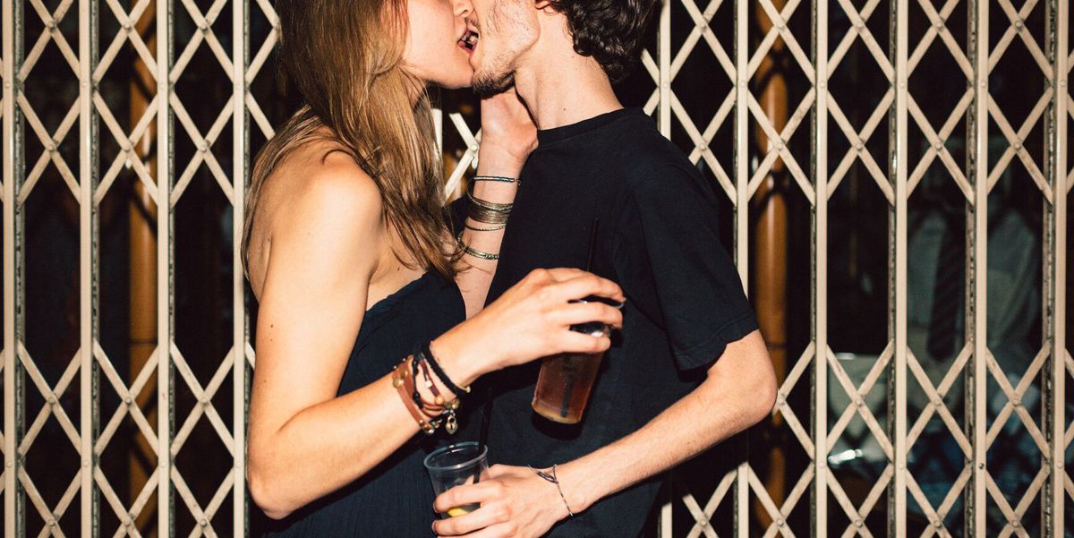 Cosmopolitan's tweet photo. 10 signs he's probably a serial cheater https://t.co/TQq9cqS70C https://t.co/JPX4YietFj