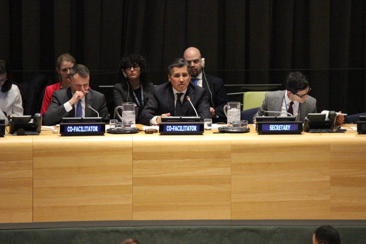 Notimex's tweet photo. México y Suiza presentaron hoy, en la sede de la @ONU_es, el documento-base para la negociación del Pacto Mundial sobre Migración, el primer gran acuerdo internacional para regular los flujos transfronterizos de personas. https://t.co/n1QrmdfESq