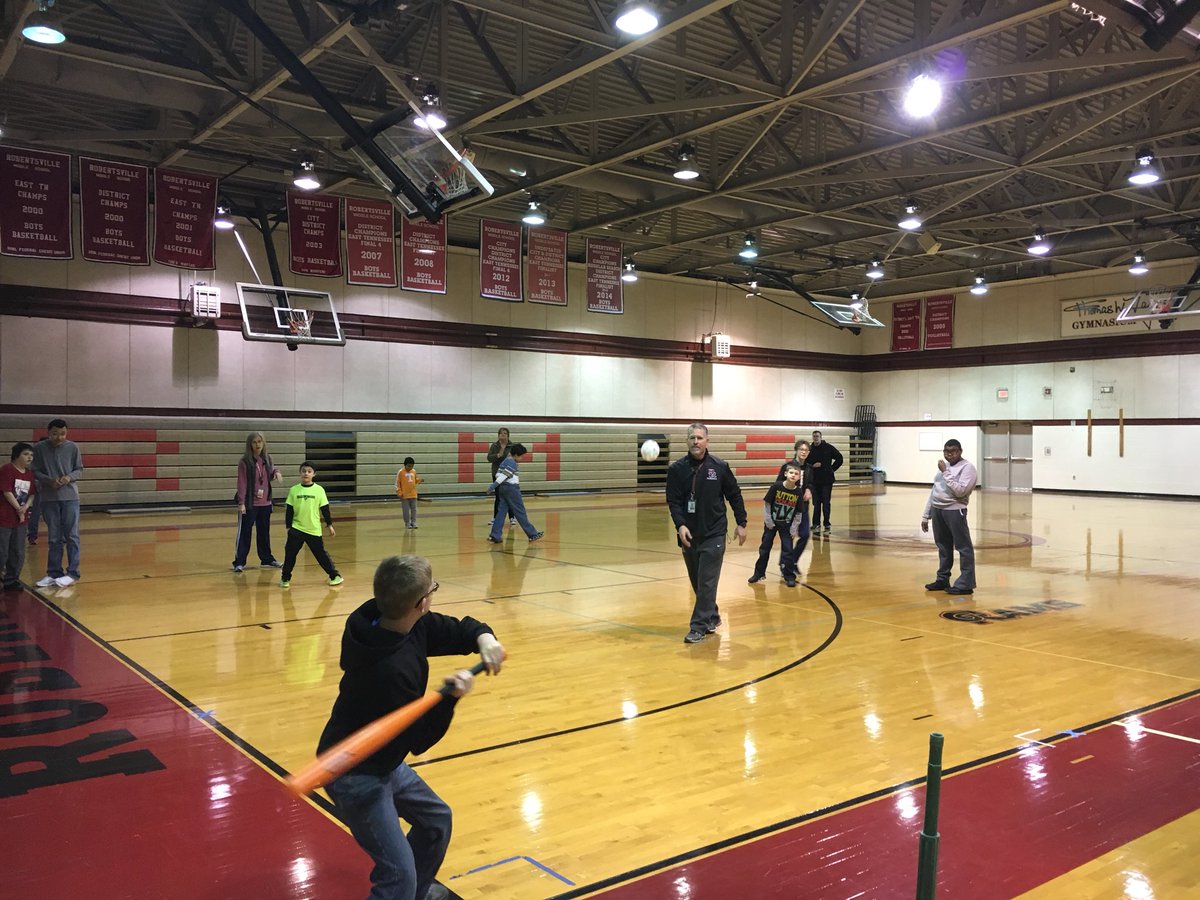 Blaze3364's tweet photo. PE Class with Coach Garrison and Coach Petrie! So many smiles and lots of encouragement for all in the class! Perfect example of meeting ALL students where they are. @ChildressTonya @RMS_ORS @ORSchools @10Gadams https://t.co/t6WzYlRsCr