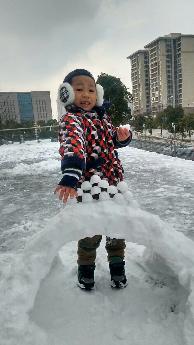 LEDheadlightss's tweet image. Hey guys,it seems you have a lot of fun at home,in such cold winter,Grandma said:''If I am happy she is happy''!!