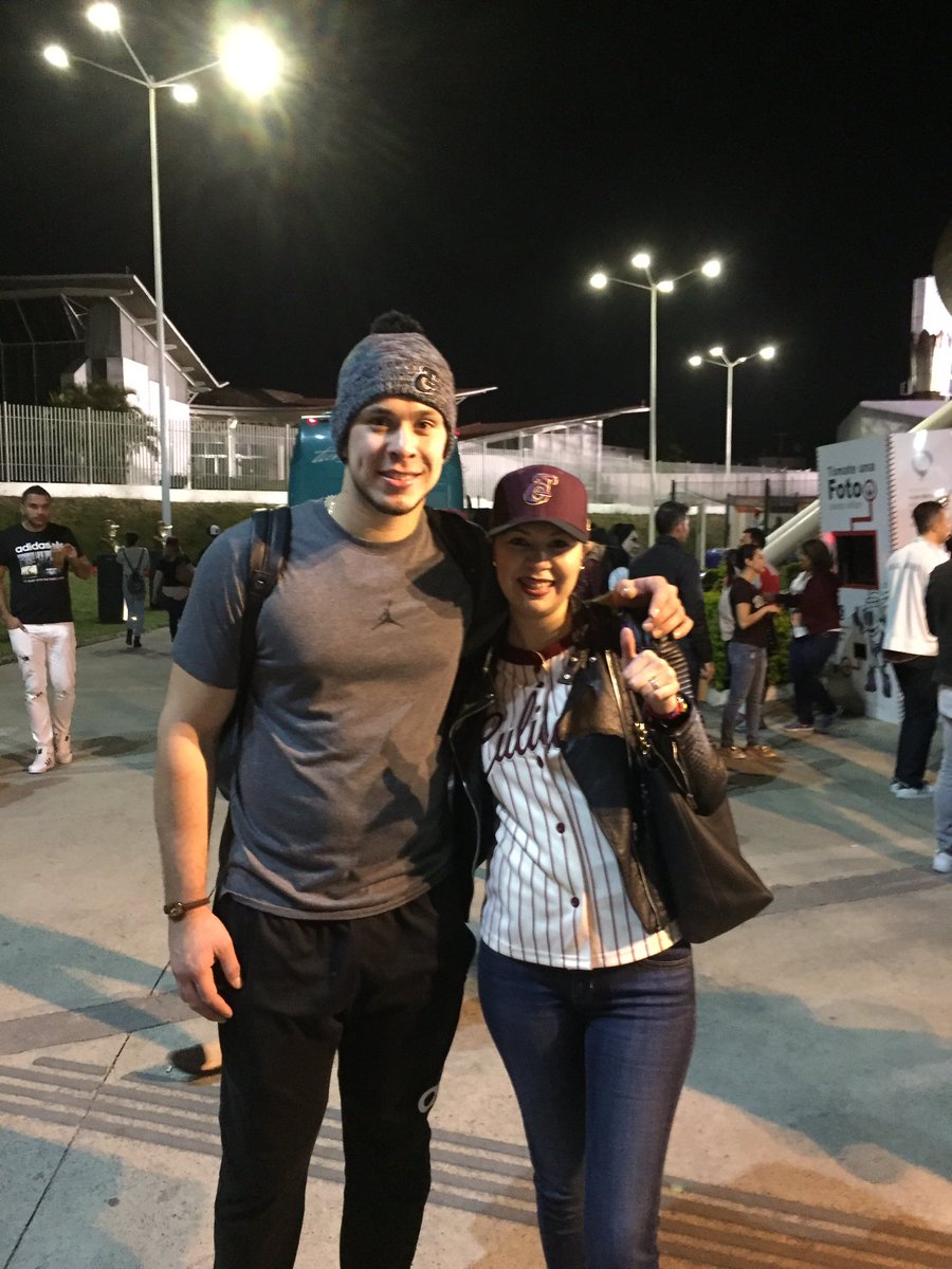 PRISSMILLAN's tweet photo. Ellos son del mejor equipo 🍅🇲🇽⚾️#clubtomaterosdeculiacan #nacionguinda #MexicoEsGuinda @JoeyMeneses3 @MailoSalas https://t.co/Yqu8M2aheL