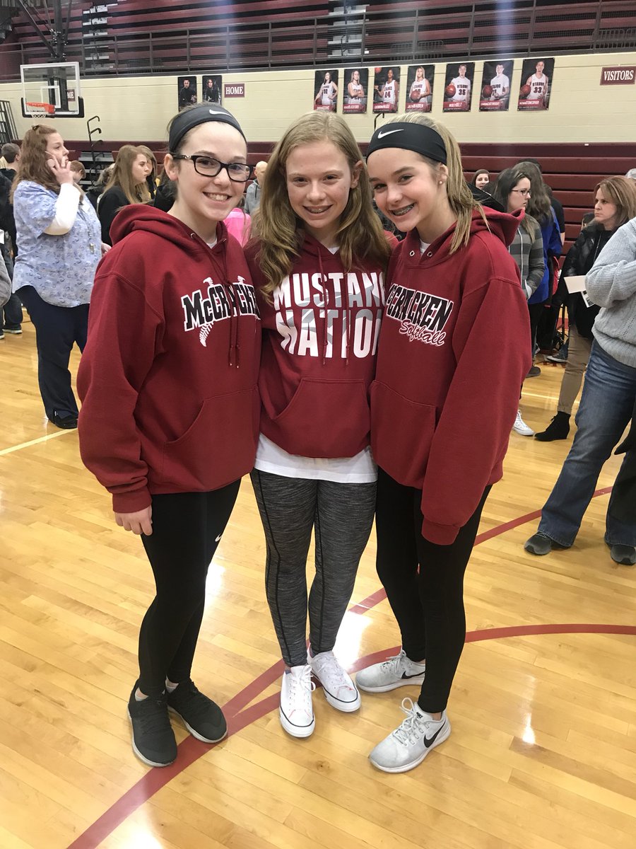 LoneOakMS's tweet photo. Some of our students at 8th grade parent night. Thanks @McCrackenCounty for a wonderful night. https://t.co/ymaRTj7HO6