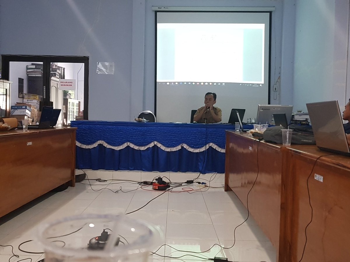 Evril_NOW's tweet photo. Koordinasi dengan Inspektorat Kab. #Bondowoso terkait aplikasi siskeudes se kec. #Prajekan.
#BhaktiPendampingDesa
#PadatKaryaTunai
#tppijawatimur
@jokowi @EkoSandjojo @anwsanusi @taufikmadjid71 @fachrilabalado @DewantoAndry @andiono_putra @Mutiatulisti @IcukS4586 https://t.co/oRD80urWQ2
