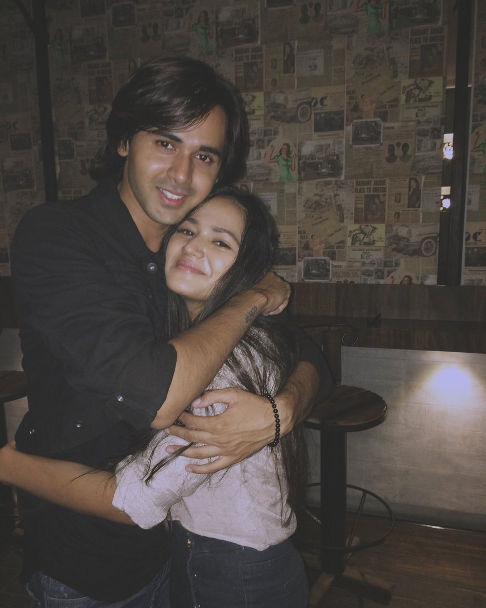 asmaanee's tweet photo. Friendship Goals! 👫 #ParLie #DeepSha https://t.co/fECfLQMdas