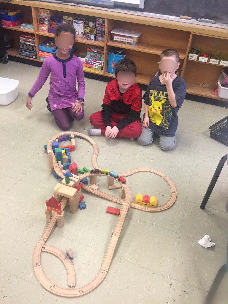 STSJuniorClass's tweet photo. Coming together to persevere! #TeamBuilding #CooperativePlay @MarkWiebster https://t.co/OHjThWm34F