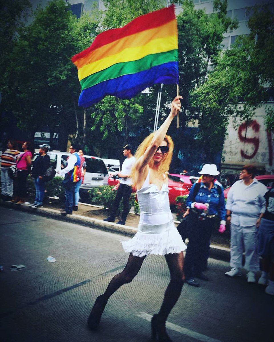 Silver_Felix's tweet photo. Lunes de defender nuestros sueños, ideales y ser mejores ! #OhBabe 🏳️‍🌈✨ @silvertronic1 https://t.co/82JaUGdhje
