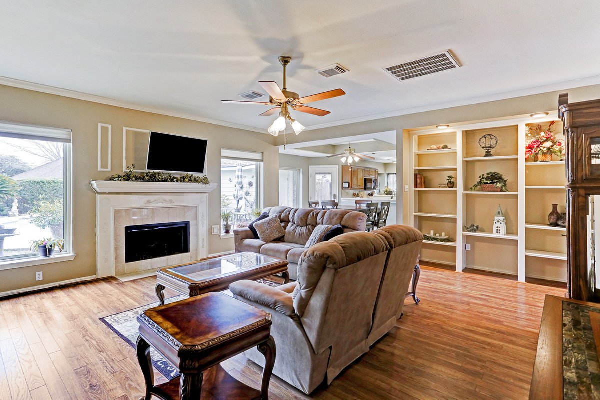 jmcnabbrealtor's tweet photo. #RichmondTX #HomeForSale 2102 Country Mile Ln, #RichmondTexas 77406 https://t.co/kE44aHPXh6 #openfloorplan #openconcept #largebackyard #spa #lowtaxes #lowhoa #lowhoafees #richmondtexas #richmondtxrealtor #richmondtxrealestate #richmondtxrealestateagent #remaxagent #remaxrealtor https://t.co/VZgrGixGbp