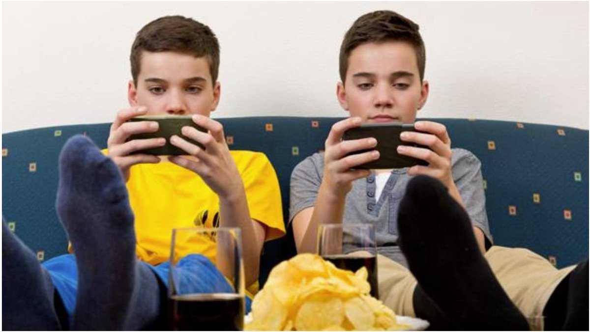 s2grupo's tweet photo. Hoy en S2 Grupo nos sumamos a la celebración del #DiaInternetSegura. Según una encuesta que hemos realizado, el 16% de los niños tienen acceso a su primer #smartphone antes de los 10 años. Es importante dar visibilidad a los peligros del mundo online. https://t.co/3wDBa6RBUY https://t.co/7TShyW4XGm