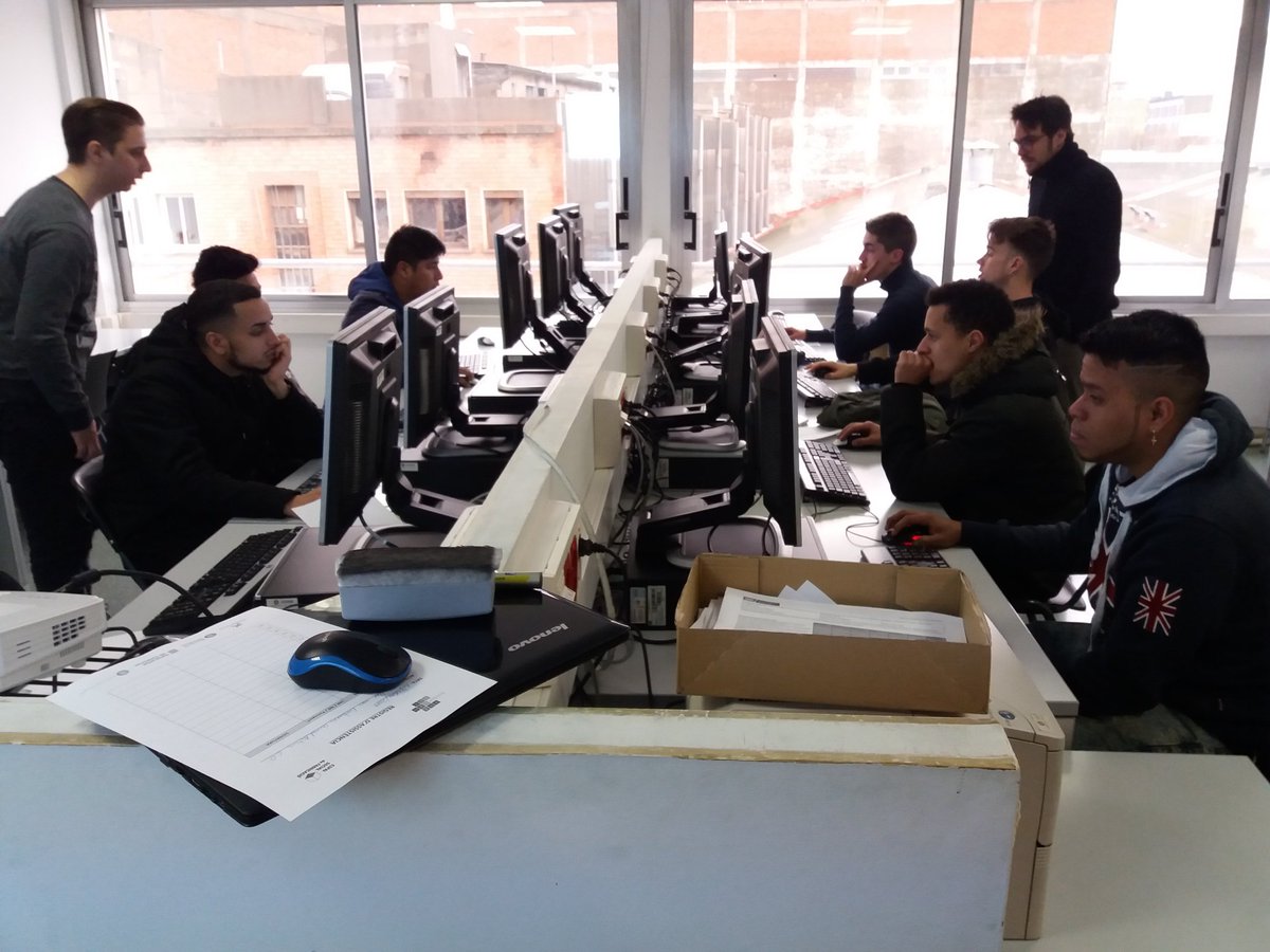 Avui taller disseny 3D joves Casa d'Oficis Gornal Activa. Amb <a href="/albertbercero/">albertbercerogomez</a>