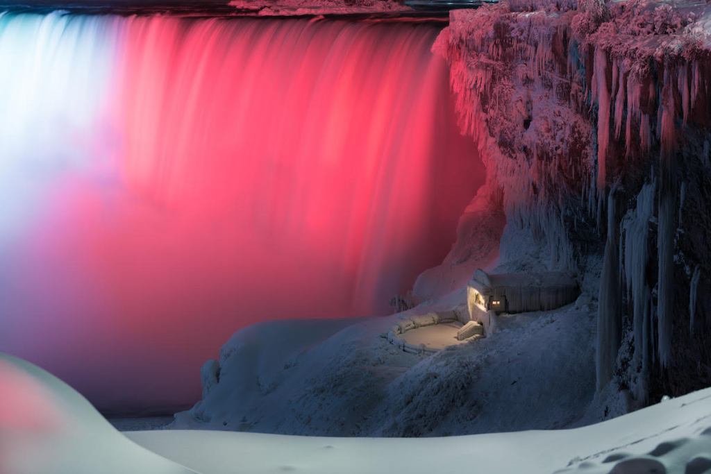Zeutcher's tweet photo. Adam Klekotka et les chutes du Niagara https://t.co/uGa0AhRE4v https://t.co/iw6McwGqT3