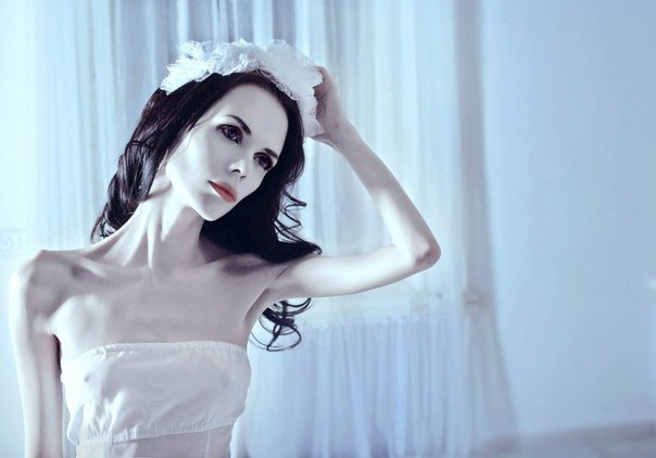 iwant2bskiny's tweet photo. She is stunning 😍🌨❄
#proana #bonespo #thin #skinny #wedding #goals #bodygoals #weddinggoals #bones #SnowWhite #SnowWhiteskin #whiteasSnow #beautiful #beauty #whitedress #anorexia #anorexic #ana https://t.co/MMEp09RUHG