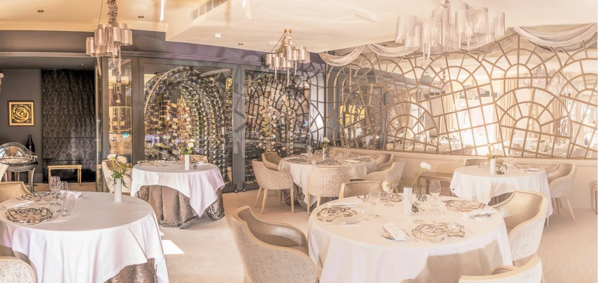onthemoonagence's tweet photo. Onthemoon félicite le chef Michel Vico du @LeStelsia ; récompensé par une étoile au guide Michelin #GuideMichelin2018 #gastronomie https://t.co/kM1aPTf8tx
