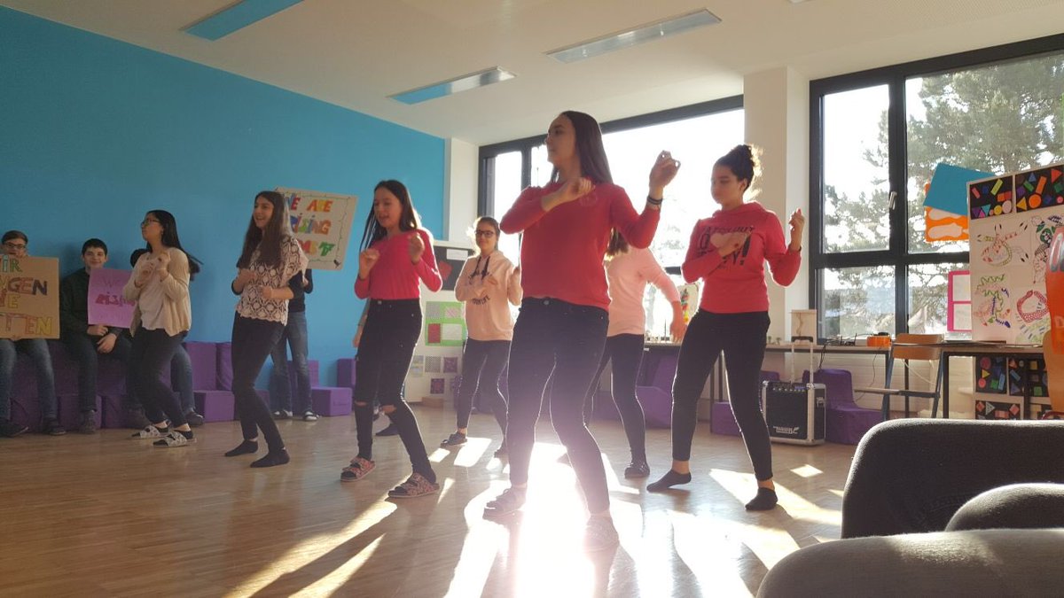 SonjaAblinger's tweet photo. Letzte Proben für unsere Tanzaktion #onebillionrising nächste Woche vor unser Schule #NMS17 #Linz https://t.co/kVFlGIUXA8
