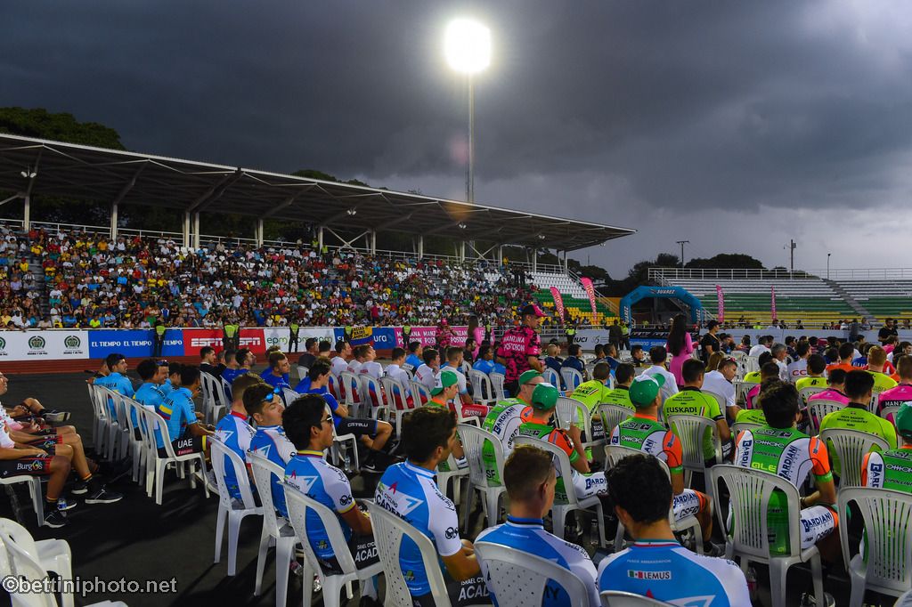 Bardiani_CSF's tweet image. Tutto pronto per la prima edizione @ColOroyPaz 🇨🇴 Ieri la presentazione, oggi la prima tappa ⏰ via ufficiale ore 10 locali, ore 16 in Italia #Forza #GreenTeam