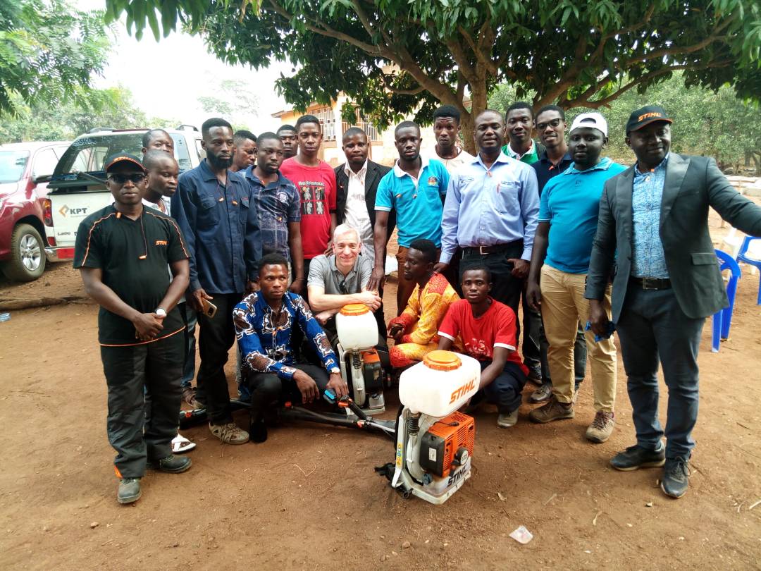touton_group's tweet photo. Through our Rural Services Centres, we aim at creating job opportunities in the Ghanaian rural communities. On the 25th January, 11 young micro-entrepreneurs have been trained on professional #cocoa farm maintenance activities such as pruning and spraying @STIHLUSA @giz_gmbh https://t.co/51owiOMJW0