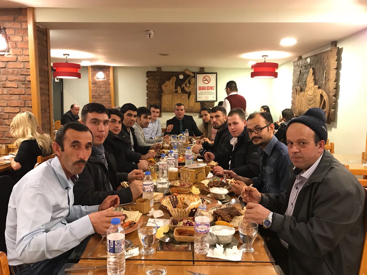 Site personellerimiz ile moral ve motivasyon  için akşam yemeğinde bir araya gelerek istişarelerde bulunuldu. <a href="/SeferiUlug/">Sefer Uluğ</a> @Emlakisletmeler