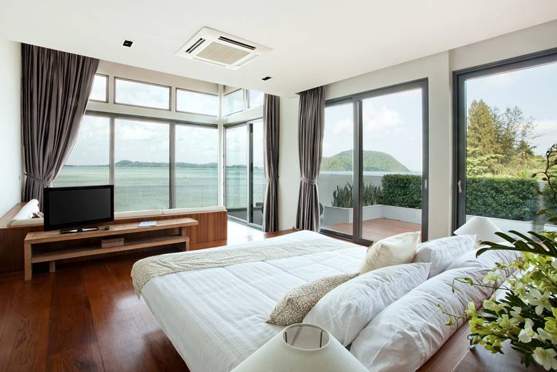 fenestawindows's tweet photo. Opt for window walls for the airy openness of a sunroom with a mesmerizing view.
#WindowWalls #Windows #FenestaWindows #FenestaLifestyle #Sunroom #Indoors #Outdoors https://t.co/ePZ3KvjMgW