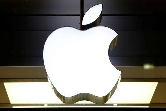 FinancialXpress's tweet photo. #Budget2018 | #Apple increased prices of its #iPhones by around 3%, while the price escalation for #AppleWatch was steeper at around 8% https://t.co/fCEFOSyNVU #Budget2018WithFE https://t.co/iA7jZaaHe5