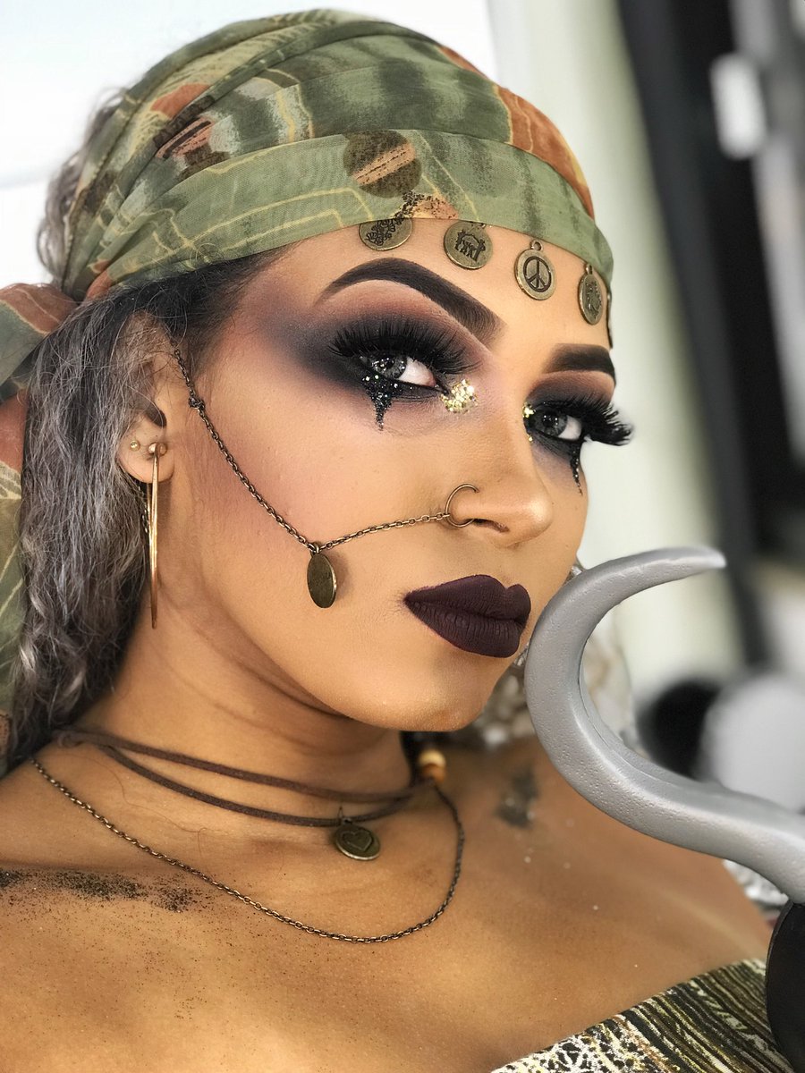 moura_aliny's tweet photo. Só pra quem é amante do “Piratas do Caribe” essa é dedicada a vocês 🖤  Johnny depp versão mulher 😍 #SagaMakeCarnaval #StudioEliteMoura #DeusSemprenoControle https://t.co/4aHaljb8IW
