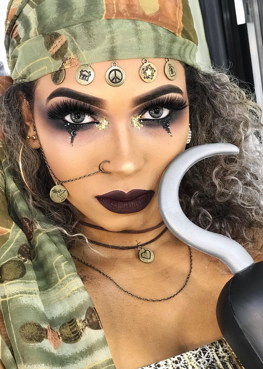 moura_aliny's tweet photo. Só pra quem é amante do “Piratas do Caribe” essa é dedicada a vocês 🖤  Johnny depp versão mulher 😍 #SagaMakeCarnaval #StudioEliteMoura #DeusSemprenoControle https://t.co/4aHaljb8IW