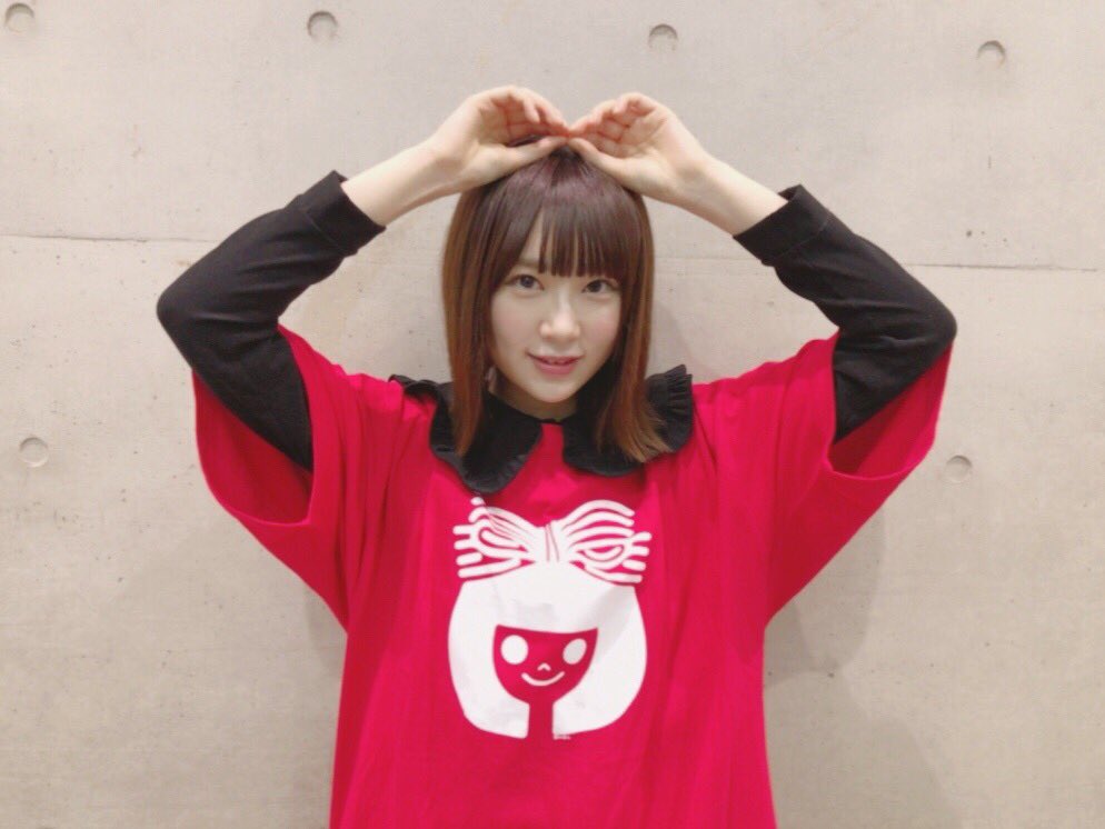 nanako_sitn423's tweet photo. なーこちゃんブログ更新✨

「恵方巻きロール」

前回は祝花💐
そして今回は握手会で着たお洋服のお話

りぼんTシャツにモコモコお洋服

モコモコの方は、織田奈那から貰ったそうです！

ダニー、ありがとう😊

メンバー同士のお洋服の貸し借り、「欅坂あるある」です✨
#織田奈那
#長沢菜々香
#欅坂46 https://t.co/3Nwot5n7bs