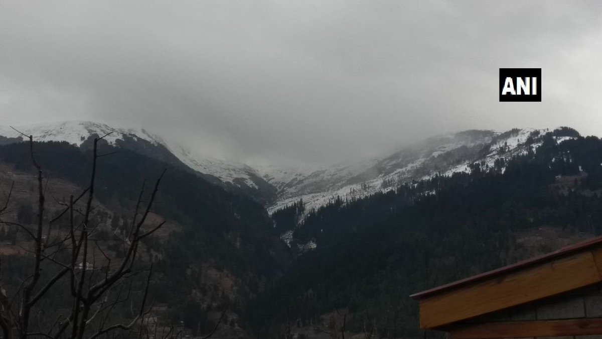 ANI's tweet photo. Himachal Pradesh: Rohtang Pass received fresh snowfall. https://t.co/EAE4w4WNJD