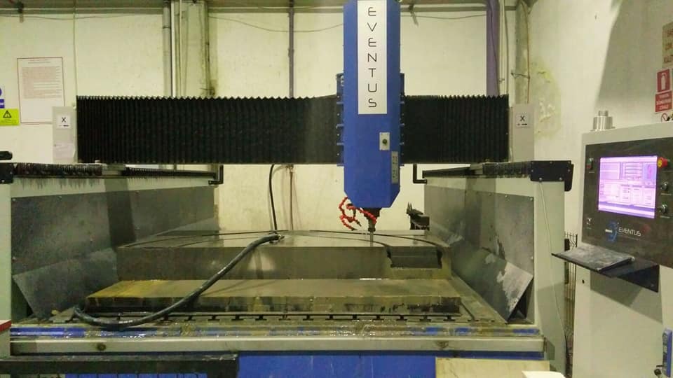 Afyon Belediyesi için imalatı yapılan mermer işleme cnc router makinamızın çalışmalarından birkaç kare.

#afyonmermer #cncrouter #mermermakinası #mermerişleme #mermercnc
