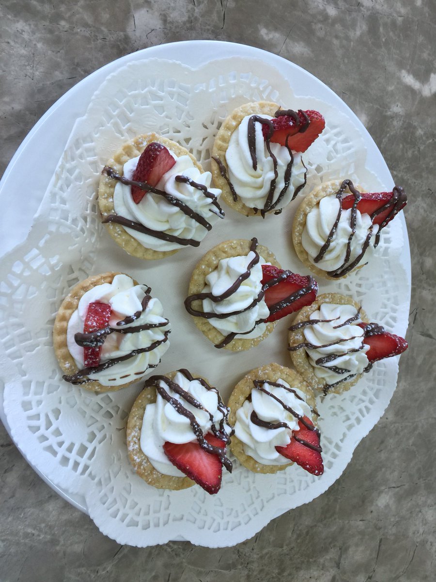 BSAKfoodtech's tweet photo. Year 9 are learning high level practical skills. They’re also learning that if you have a healthy diet for the majority of the time then the odd treat is a wonderful thing. #healthyattitudetofood https://t.co/fpoc9A6e53