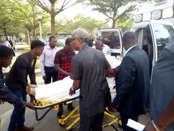 043beat's tweet image. Olisa Metuh Appears In Court In Stretcher. Is The Spinal Cord Complication Real Or Claim? monikmotivational.com/2018/02/olisa-…
